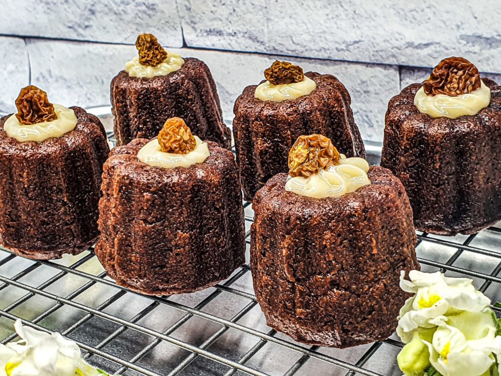 Vegan Recipes Cacao-Shamaness Vegan Canelé with White Chocolate Ganache and Golden Berry