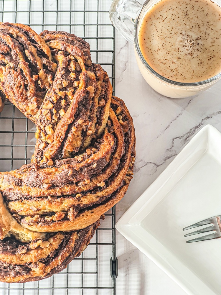 Vegan Recipes Cacao-Shamaness Vegan Babka with Vegan Nutella and Walnuts