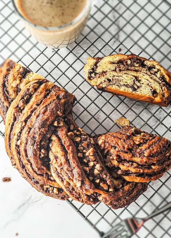 Vegan Recipes Cacao-Shamaness Vegan Babka with Vegan Nutella and Walnuts