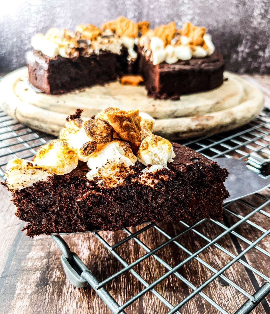 Vegan Recipes Cacao-Shamaness Vegan Brownie S'mores Cake.