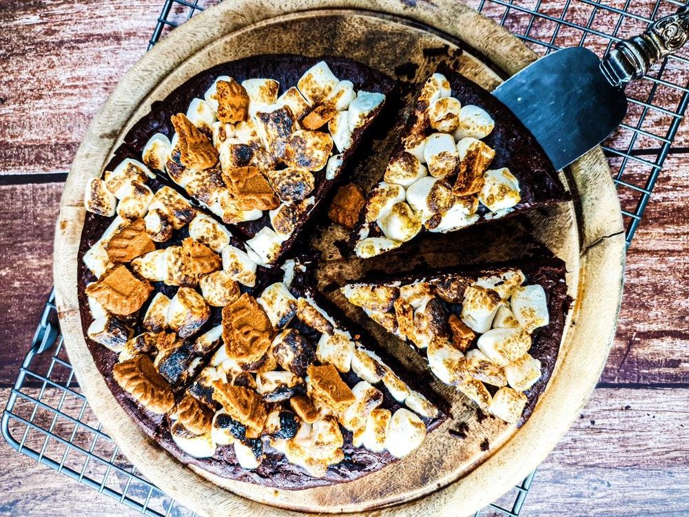 Vegan Recipes Cacao-Shamaness Vegan Brownie S'mores Cake.