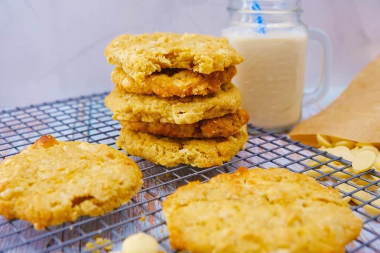 Vegan Recipes Cacao-Shamaness Vegan Macadamia White Chocolate Cookies