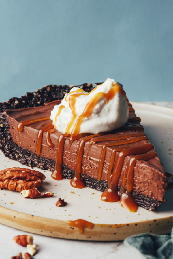 NO-BAKE-Chocolate-Mousse-Pie-with-Chocolate-Pecan-Crust.-Vegan-gluten-free-and-just-7-ingredients-minimalistbaker-recipe-chocolate-mousse-pie-8-1365x2048
